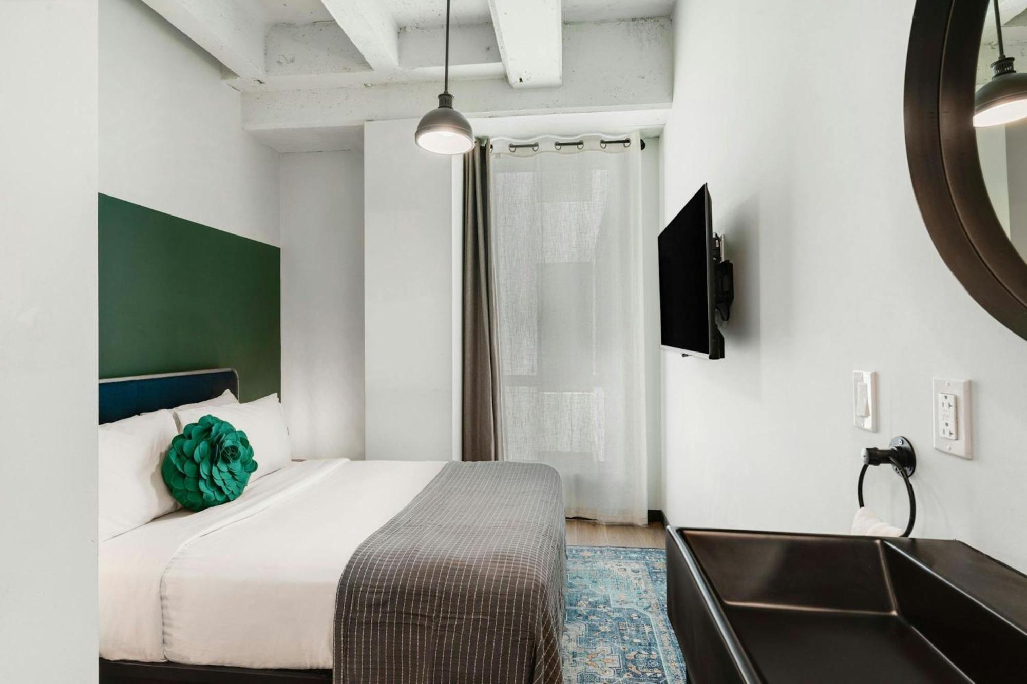 Nell - Union Market 3*